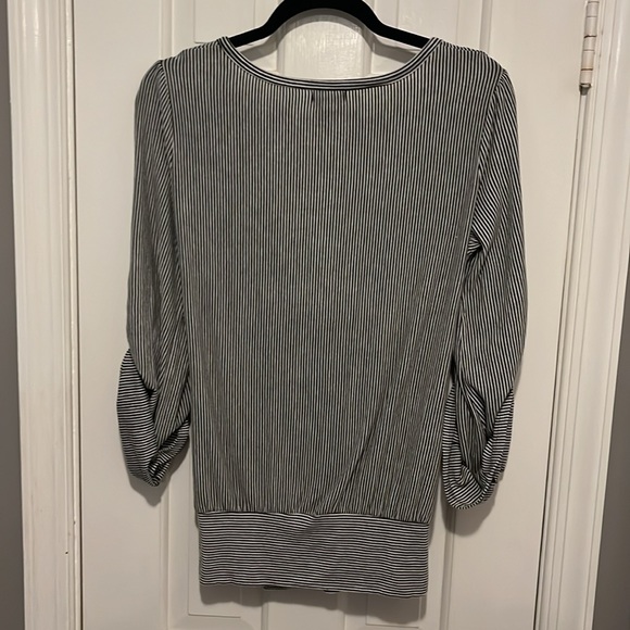 S Line Black & White Stripe V Neck Wrap Convertible Sleeve Top Size Medium - Picture 3 of 6